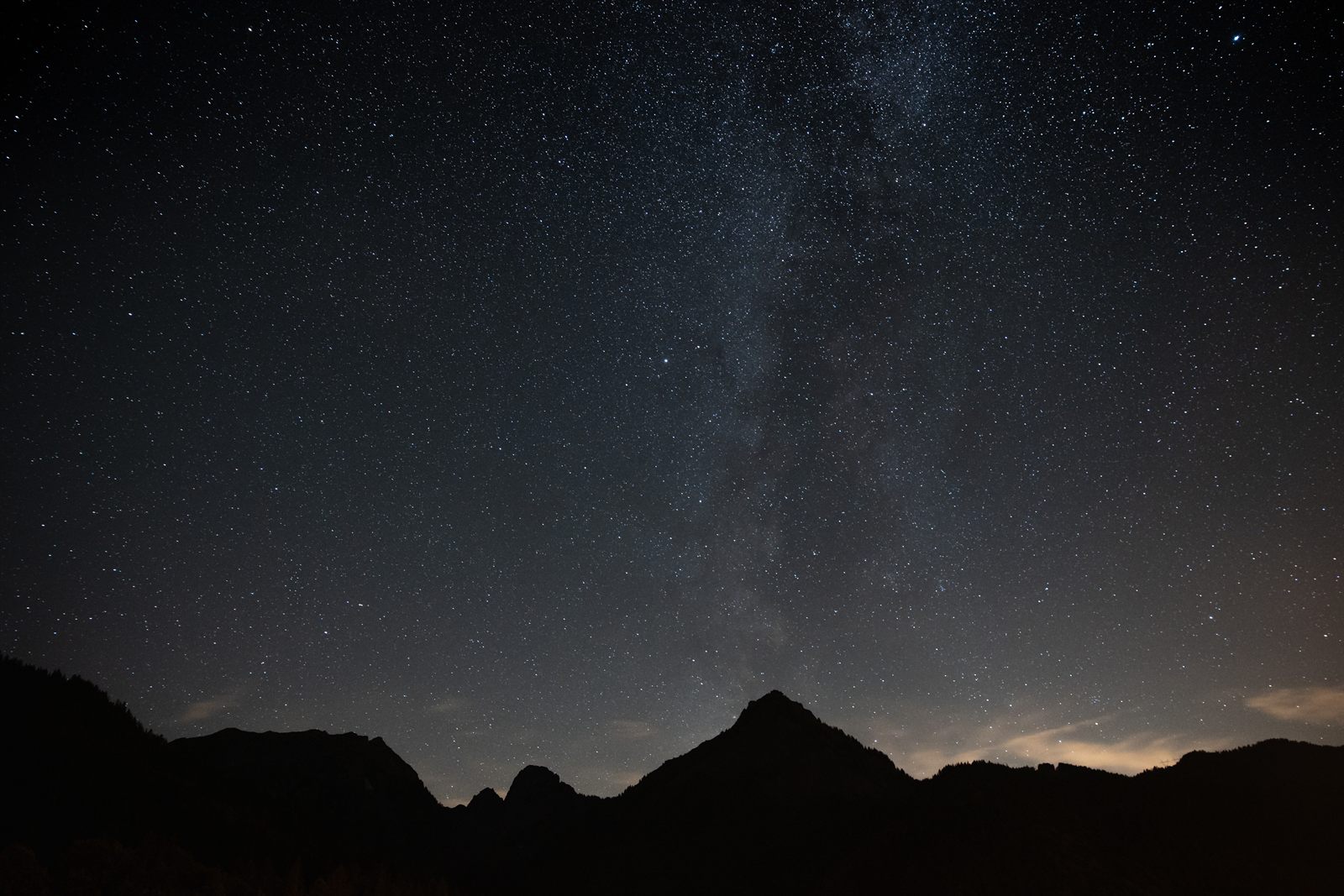 Ciel étoilé au-dessus du Pic de la Corne